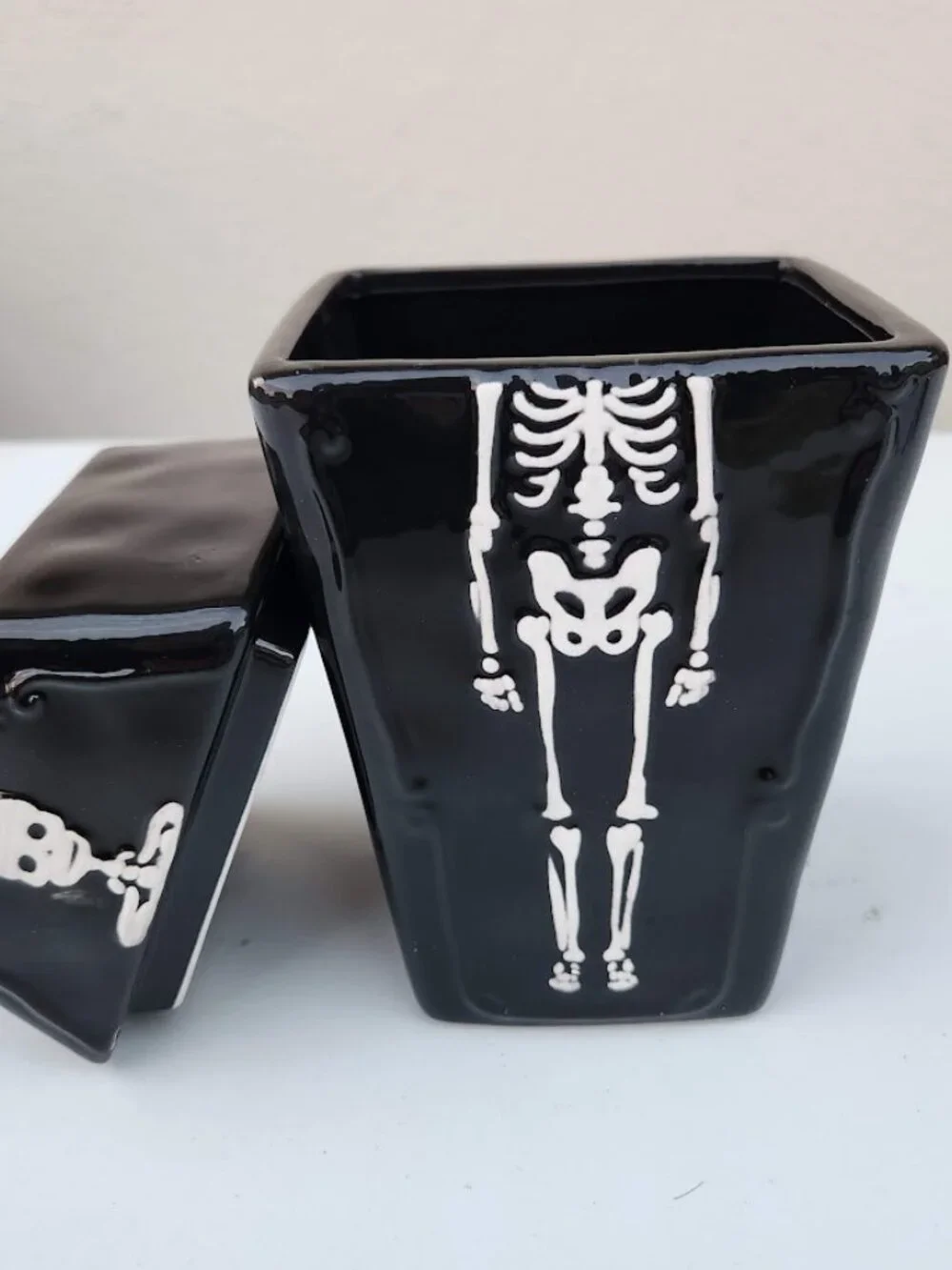 NEW Ceramic Coffin Jar Bathroom Decor Black Goth Skeleton Party Decorations Goth